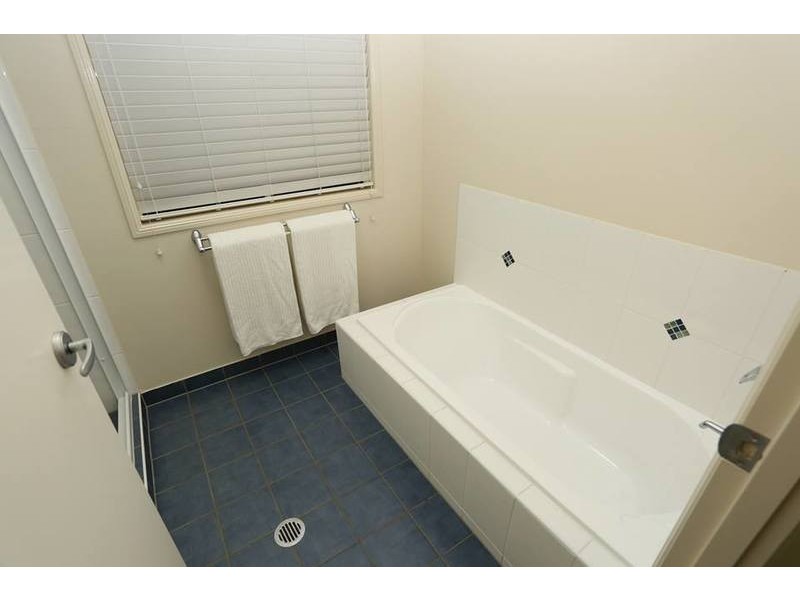 22 Donostia Crescent, Bushland Beach QLD 4818