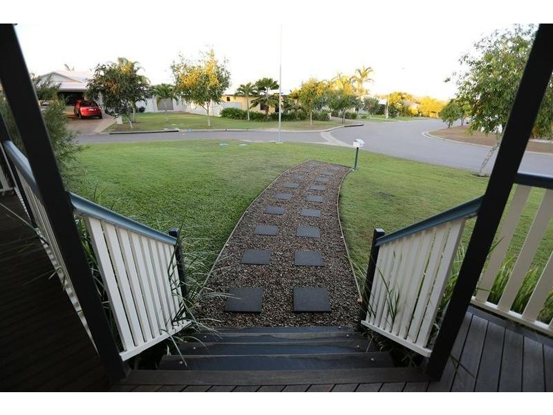 22 Donostia Crescent, Bushland Beach QLD 4818