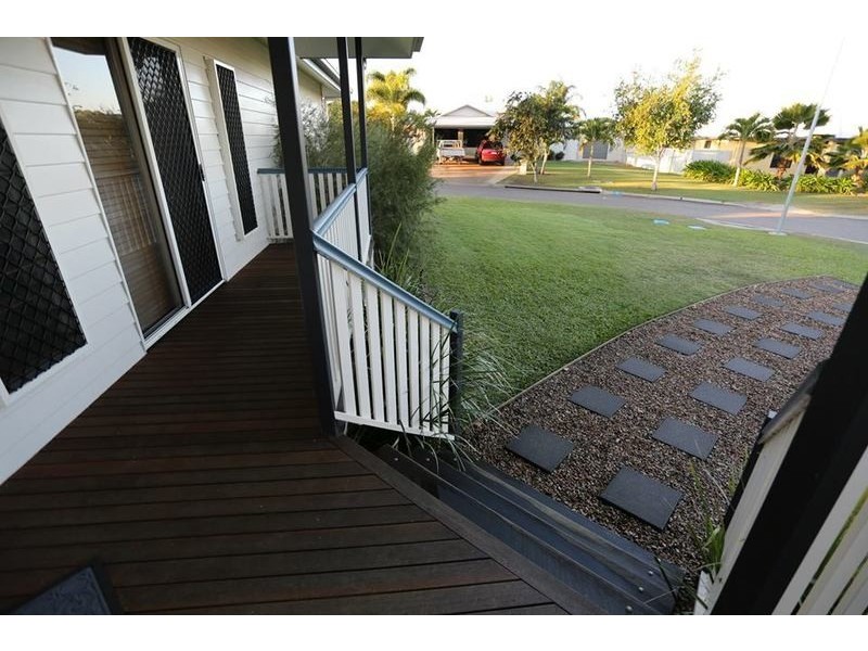 22 Donostia Crescent, Bushland Beach QLD 4818