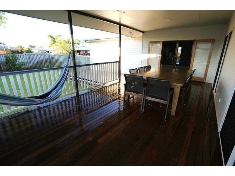 22 Donostia Crescent, Bushland Beach QLD 4818