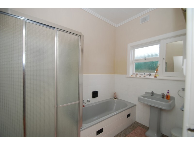 40 Robert Ave, Broadview SA 5083