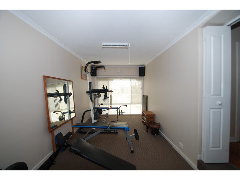 40 Robert Ave, Broadview SA 5083