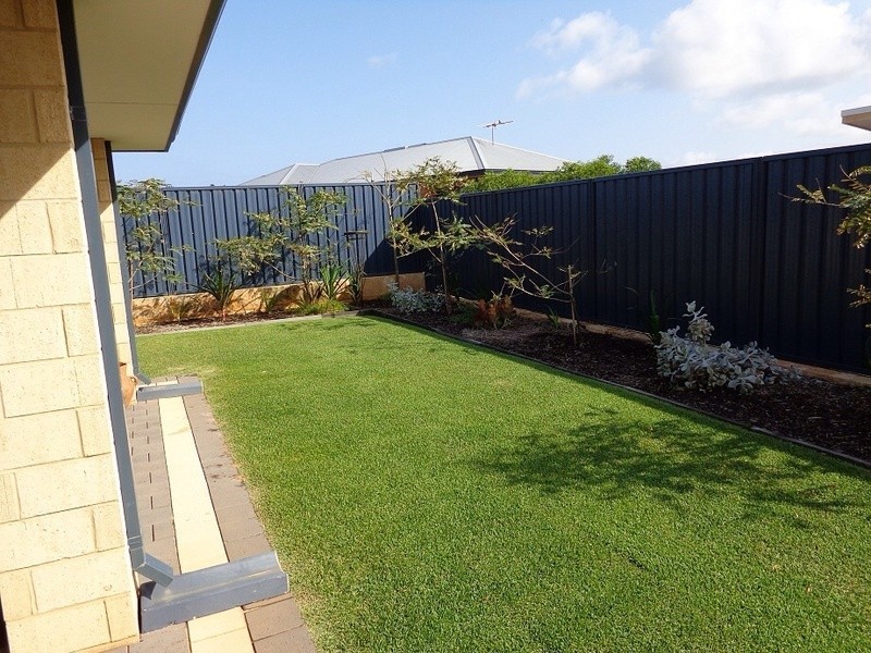 6 Schooner Way, Glenfield WA 6532