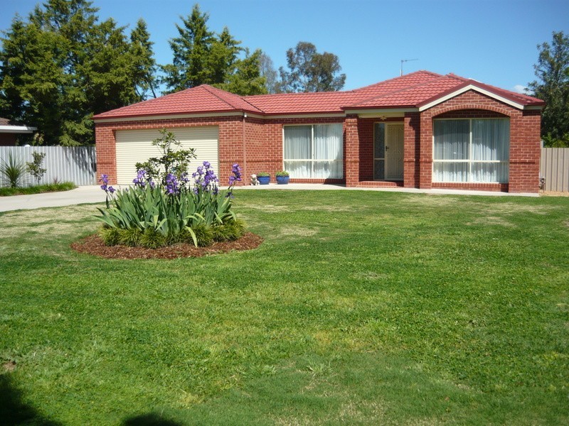 170 Clarke St, Howlong NSW 2643