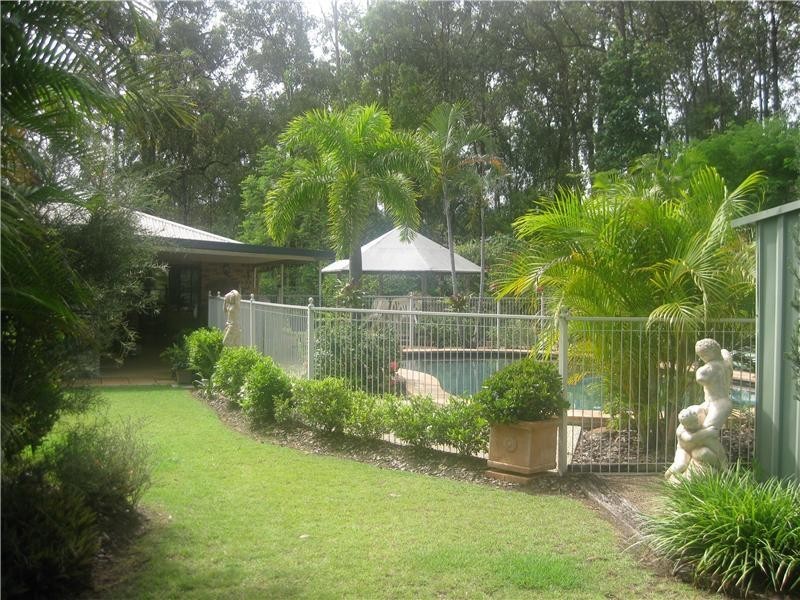 33 Velvet St, Pine Mountain QLD 4306