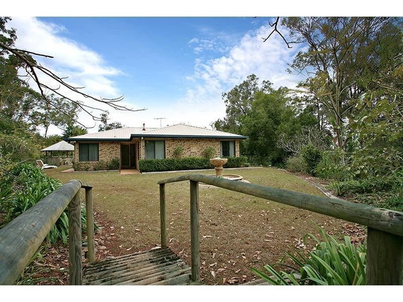 33 Velvet St, Pine Mountain QLD 4306