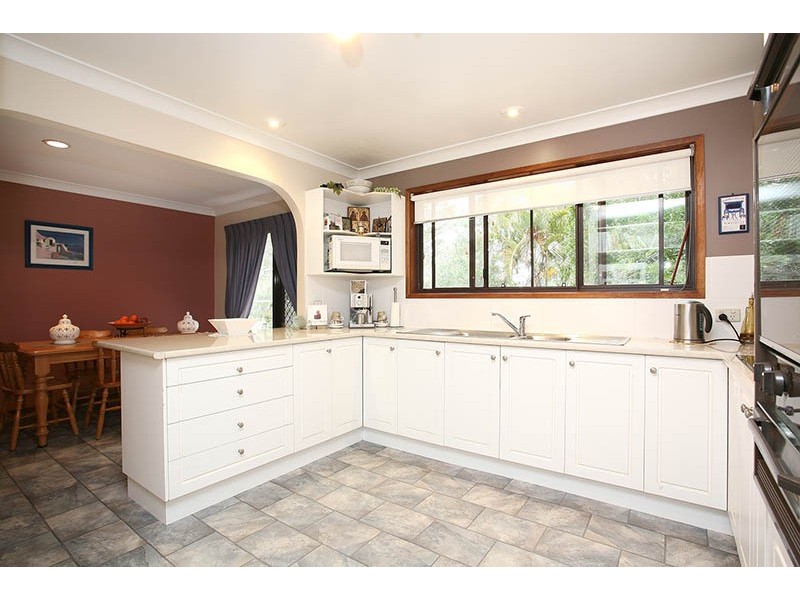 33 Velvet St, Pine Mountain QLD 4306