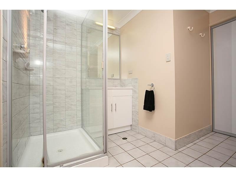 33 Velvet St, Pine Mountain QLD 4306