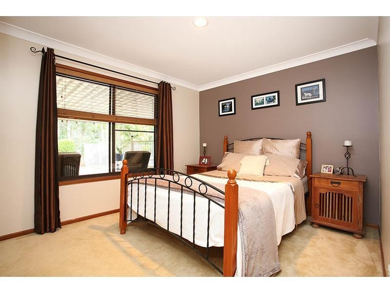 33 Velvet St, Pine Mountain QLD 4306