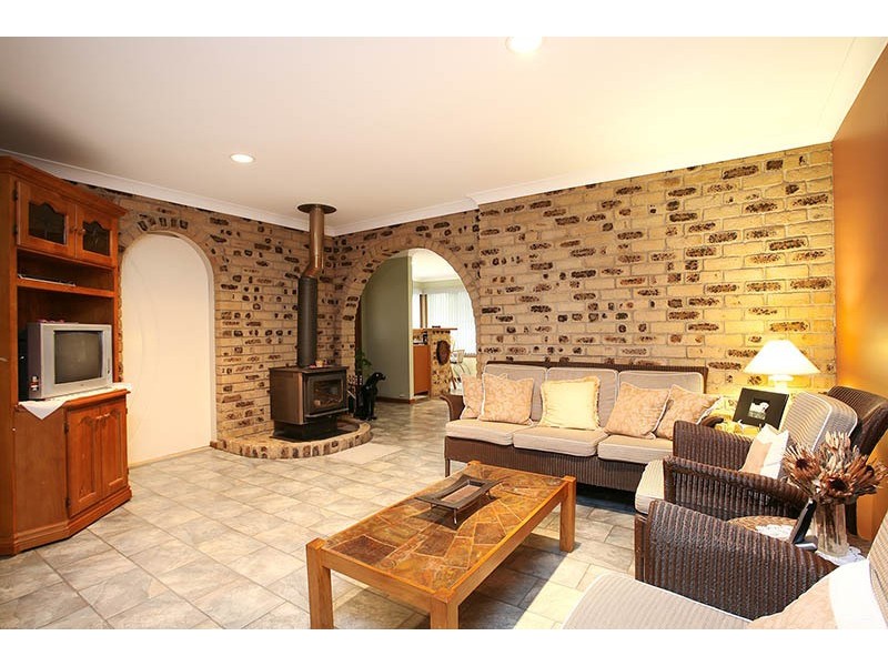 33 Velvet St, Pine Mountain QLD 4306