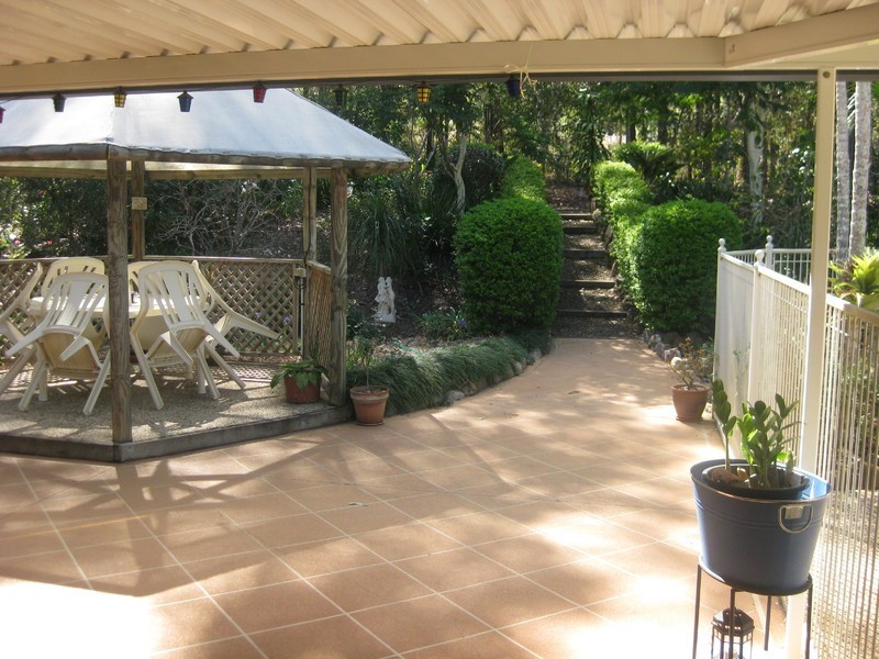 33 Velvet St, Pine Mountain QLD 4306