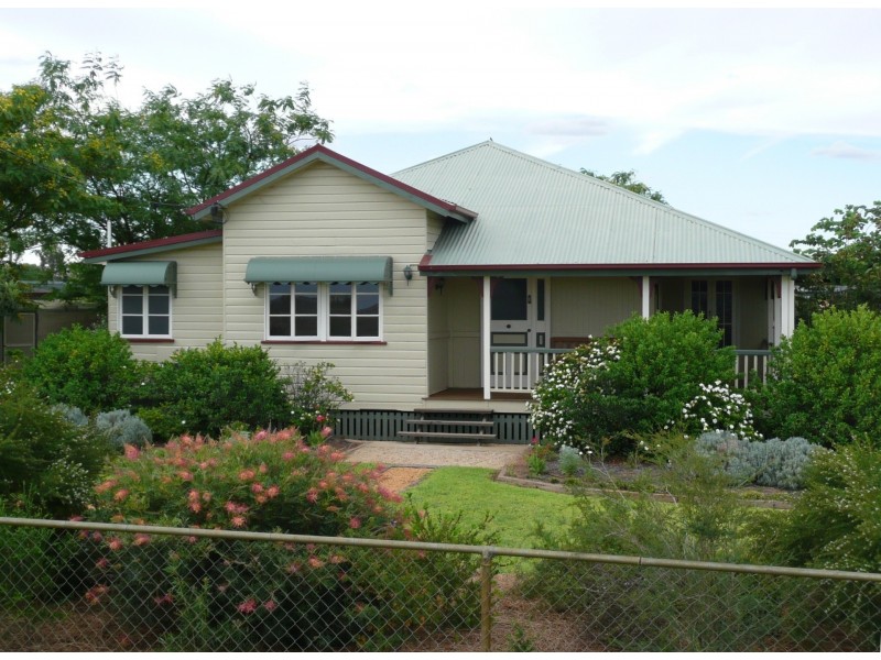 1 Clewett Street, Tambo QLD 4478