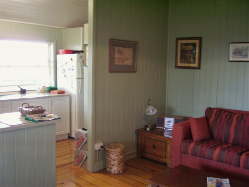 1 Clewett Street, Tambo QLD 4478