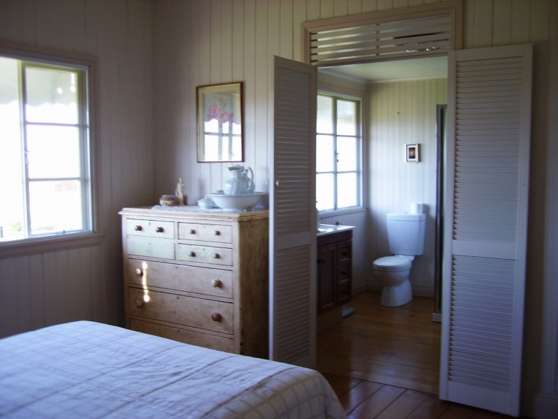 1 Clewett Street, Tambo QLD 4478