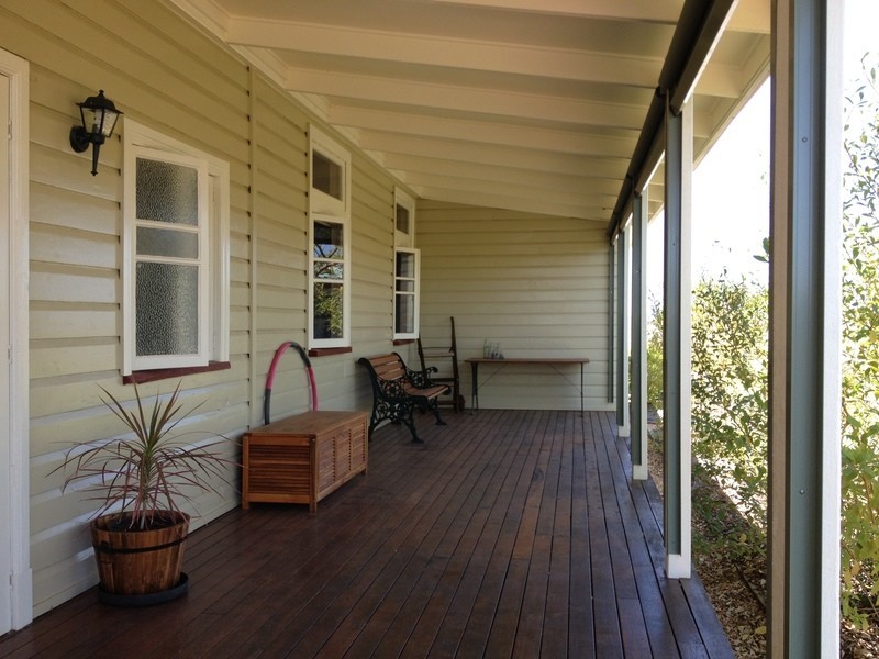 1 Clewett Street, Tambo QLD 4478