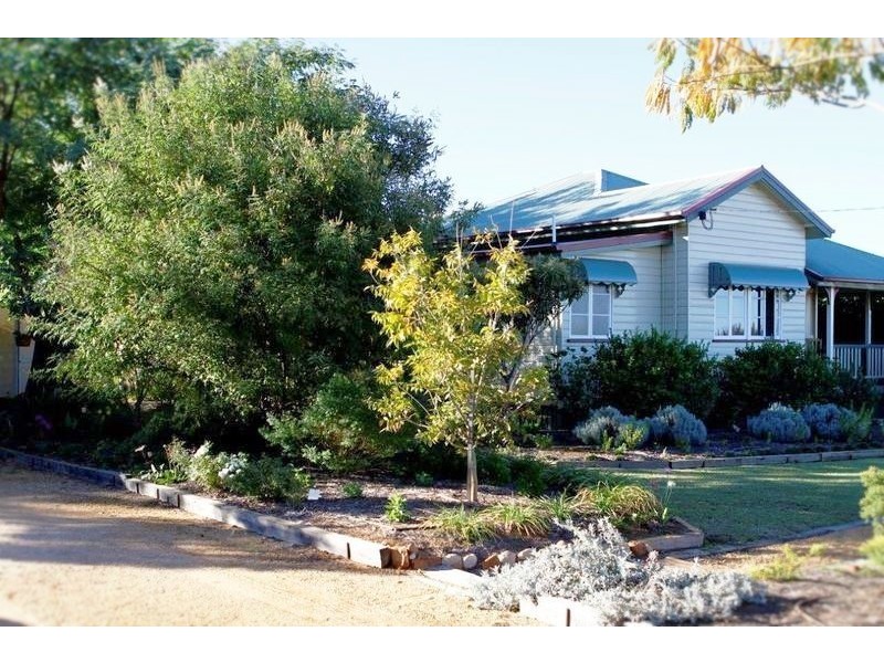 1 Clewett Street, Tambo QLD 4478