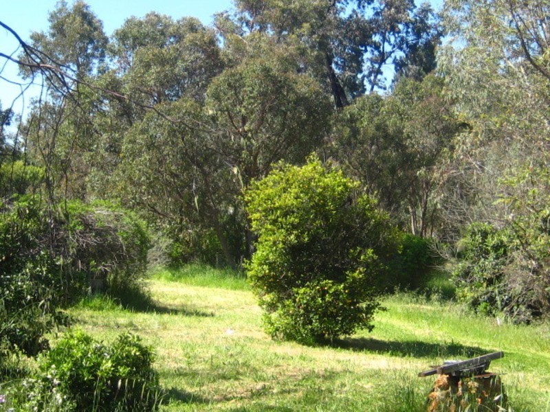 855  Hinkler Road, Wooroloo WA 6558