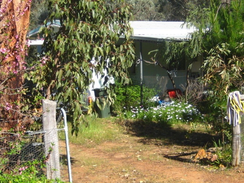 855  Hinkler Road, Wooroloo WA 6558