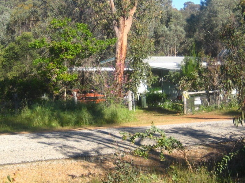 855  Hinkler Road, Wooroloo WA 6558