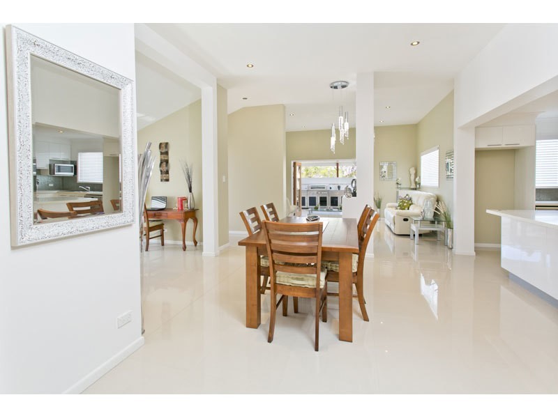 1 Dolphin St, Macgregor QLD 4109