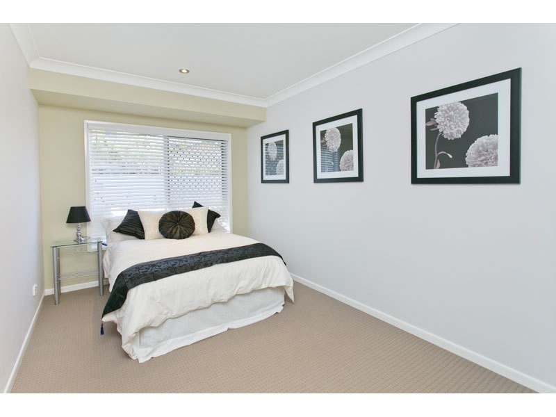 1 Dolphin St, Macgregor QLD 4109