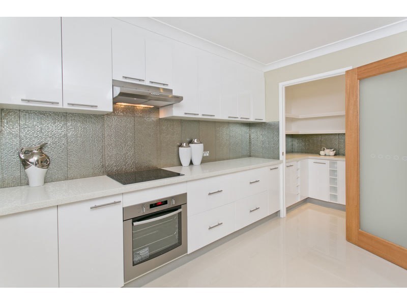 1 Dolphin St, Macgregor QLD 4109