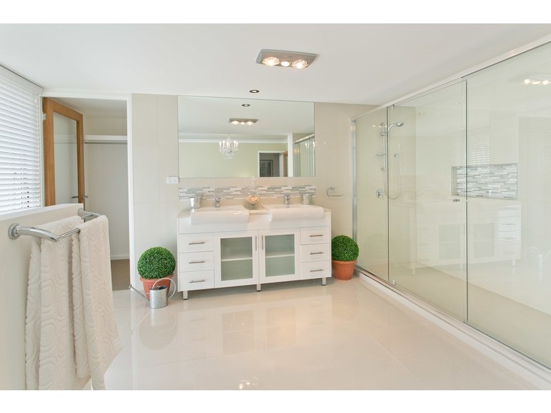 1 Dolphin St, Macgregor QLD 4109