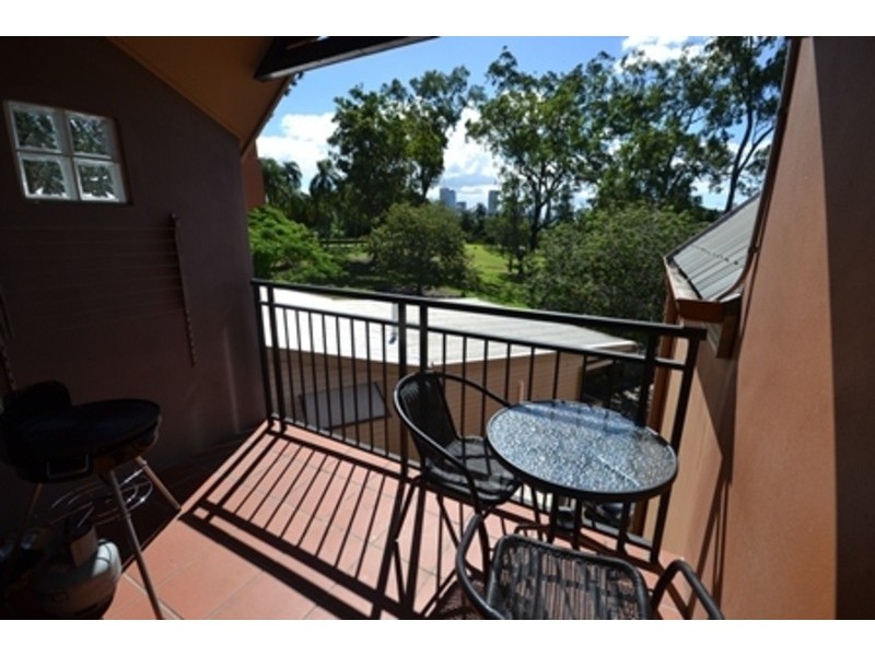 10/84  Lytton Rd, East Brisbane QLD 4169