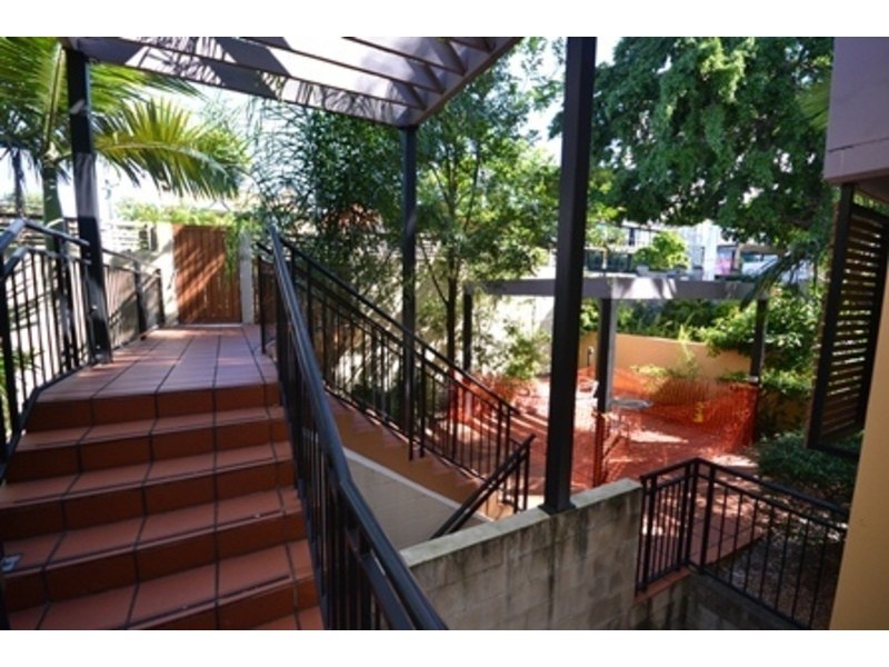 10/84  Lytton Rd, East Brisbane QLD 4169