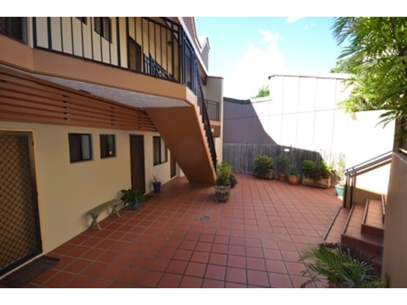 10/84  Lytton Rd, East Brisbane QLD 4169