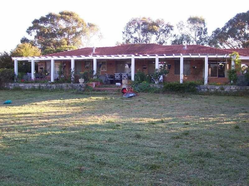 208 Woodland Parade, Stake Hill WA 6210