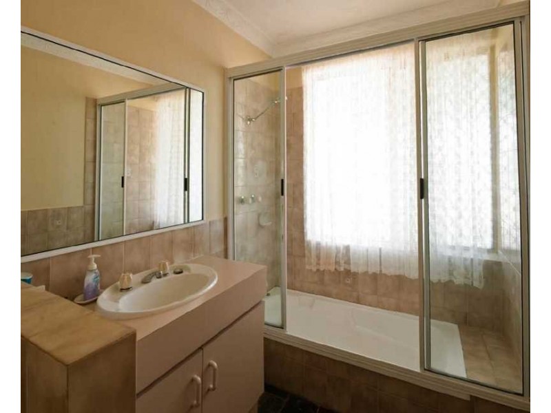 208 Woodland Parade, Stake Hill WA 6210