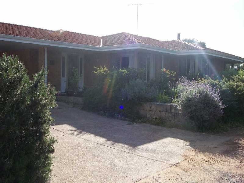 208 Woodland Parade, Stake Hill WA 6210