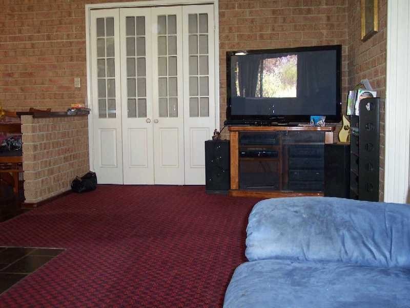 208 Woodland Parade, Stake Hill WA 6210