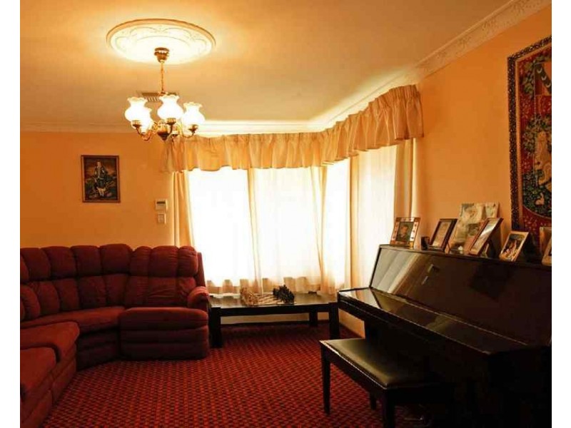 208 Woodland Parade, Stake Hill WA 6210