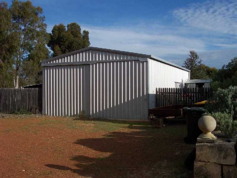 208 Woodland Parade, Stake Hill WA 6210