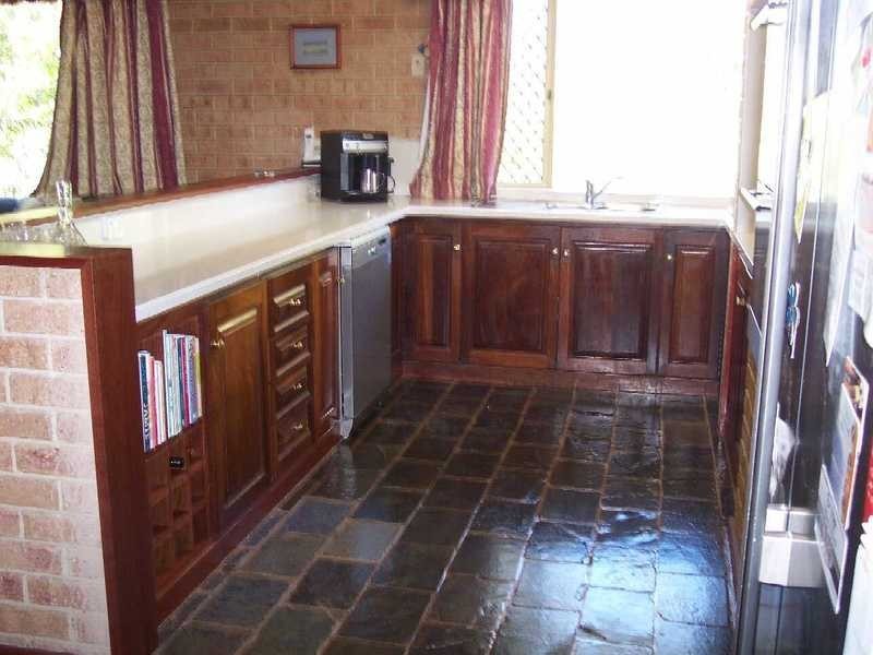 208 Woodland Parade, Stake Hill WA 6210