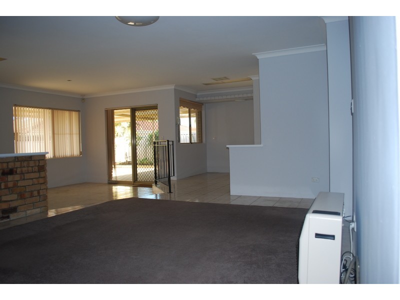 3 Jennifer Place, Alexander Heights WA 6064