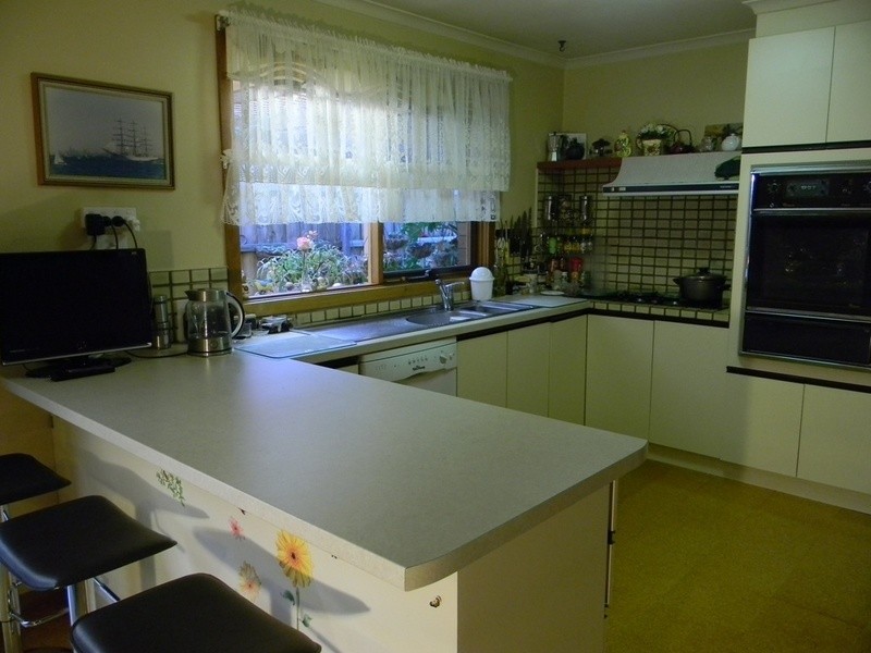 1 Armiston Grove, Altona Meadows VIC 3028