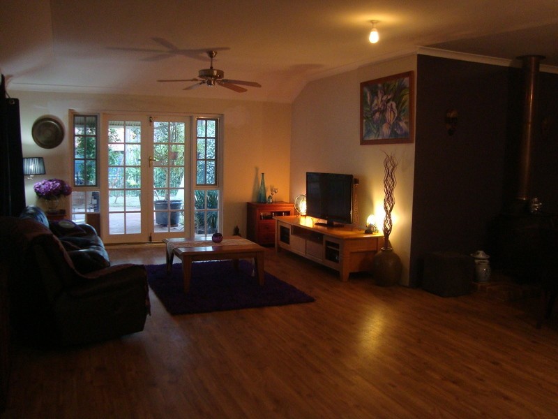 1045 Cook St, Mount Helena WA 6082
