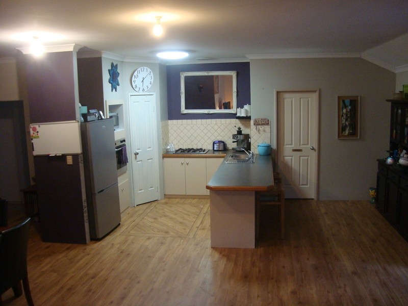 1045 Cook St, Mount Helena WA 6082