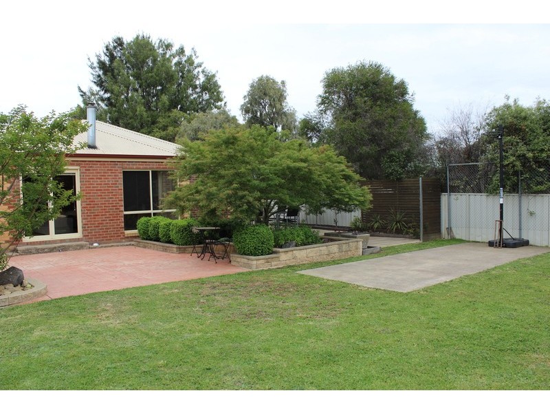 6 Dava Court, Kangaroo Flat VIC 3555