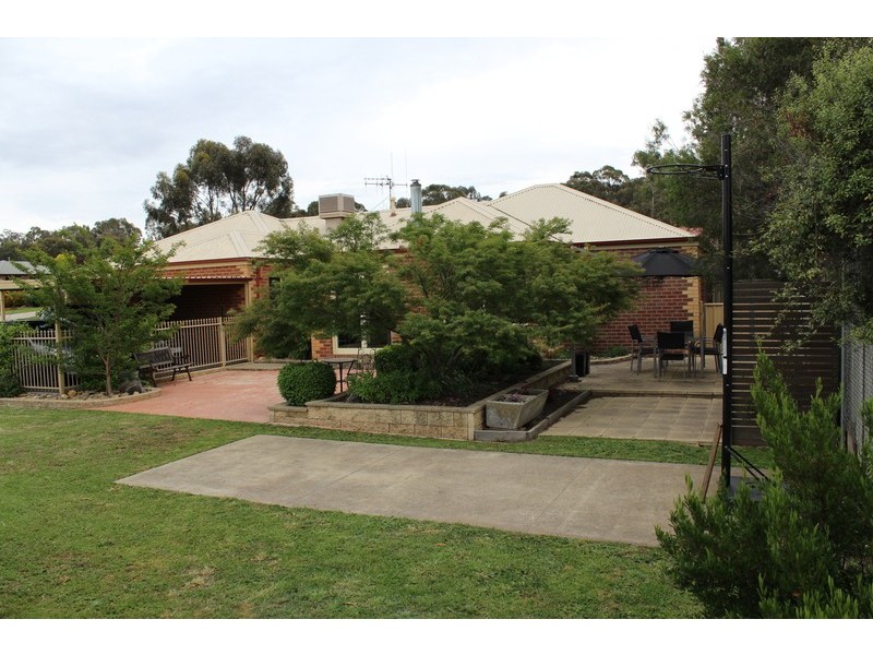 6 Dava Court, Kangaroo Flat VIC 3555