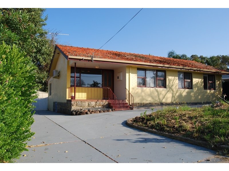 13 Barron Way, Orelia WA 6167