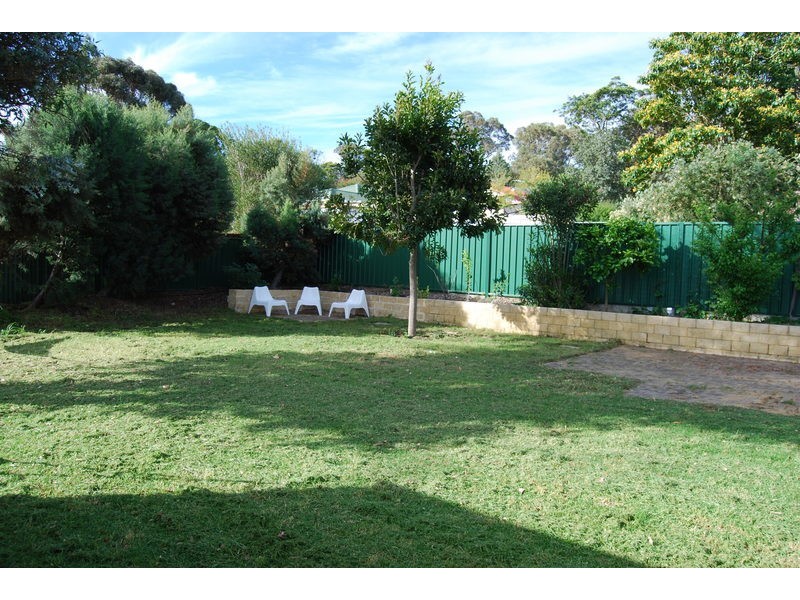 13 Barron Way, Orelia WA 6167