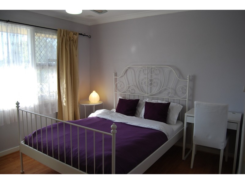 13 Barron Way, Orelia WA 6167