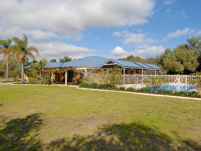 3 Louise Place, Gnangara WA 6077