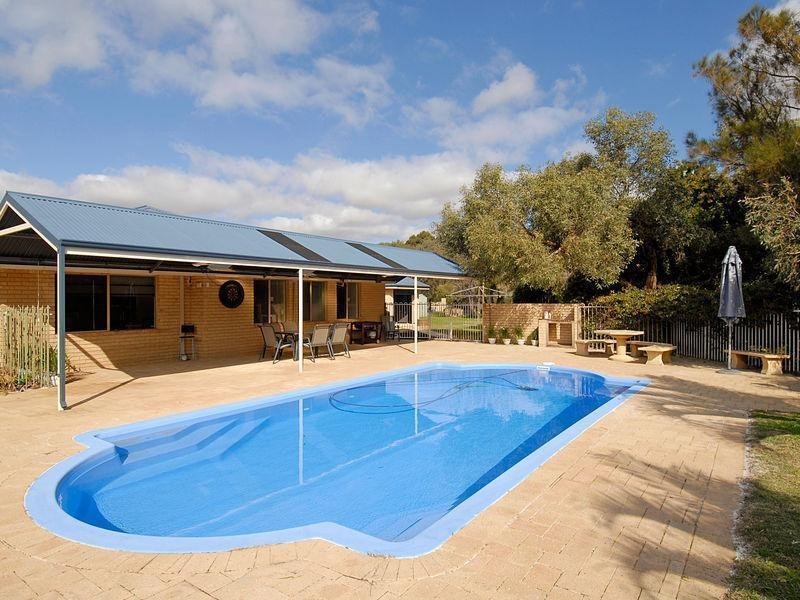3 Louise Place, Gnangara WA 6077