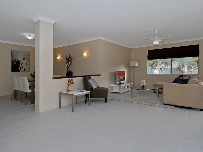 3 Louise Place, Gnangara WA 6077