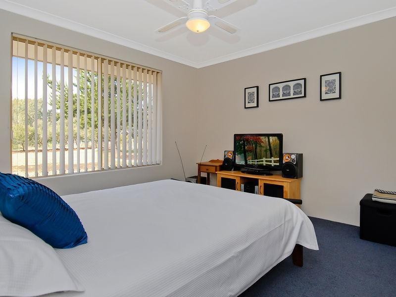 3 Louise Place, Gnangara WA 6077